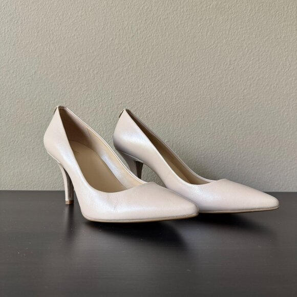 Excellent Condition Michael Kors Leather Flex MidPump Tan Beige Pointed Size 7.5 - Picture 2 of 8